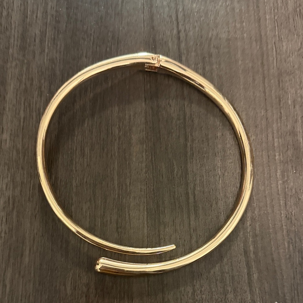 Elegant Gold necklace